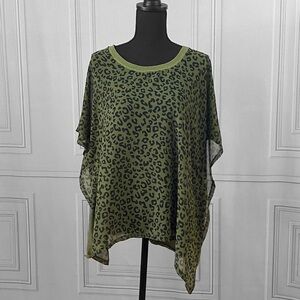 Green leopard oversize poncho top 🖤